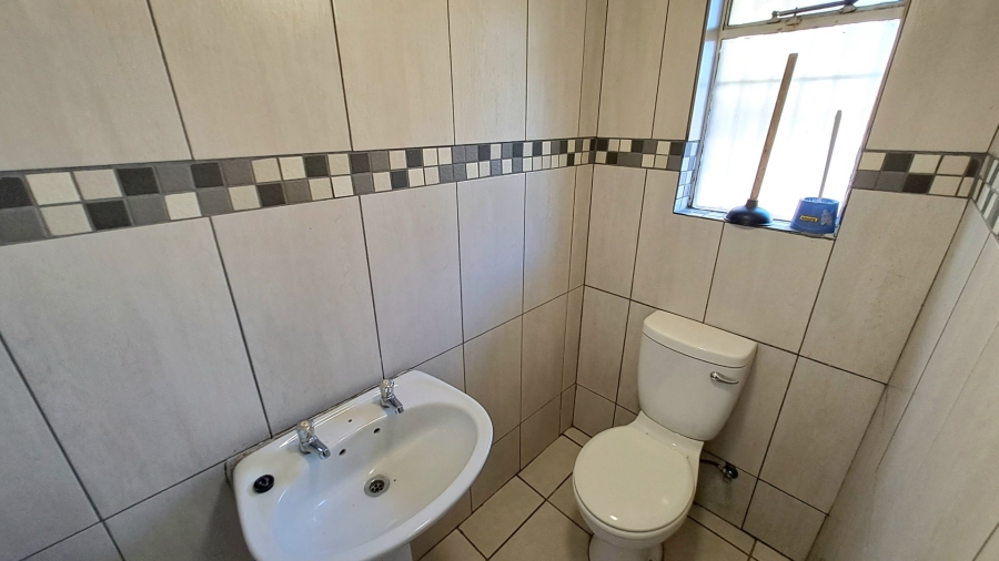 7 Bedroom Property for Sale in Willows Free State